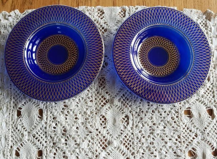 2 Blauw glazen ( waxine) schaaltjes met goud kleurig motief, Antiek en Kunst, Curiosa en Brocante, Ophalen of Verzenden