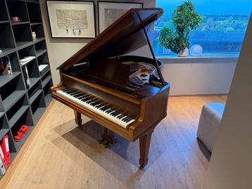 Yamaha piano beschikbaar voor biedingen