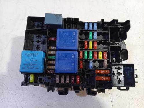 ZEKERINGKAST Renault Megane IV (RFBB) (243800453R), Auto-onderdelen, Elektronica en Kabels, Renault, Gebruikt
