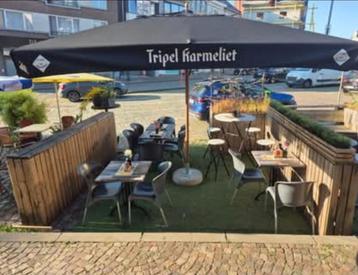 Terras tafels en stoelen beschikbaar voor biedingen