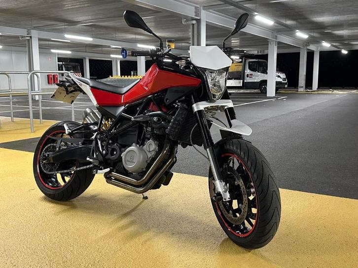 Husqvarna Nuda 900 R ABS, Motos, Motos | Husqvarna, Particulier, Naked bike, plus de 35 kW, 2 cylindres, Permis Moto A, ABS, Quickshifter