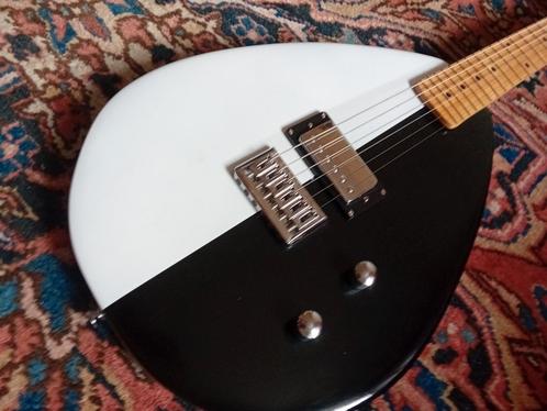 Fisher Teardrop guitar (Made in Belgium), Muziek en Instrumenten, Snaarinstrumenten | Gitaren | Elektrisch, Zo goed als nieuw