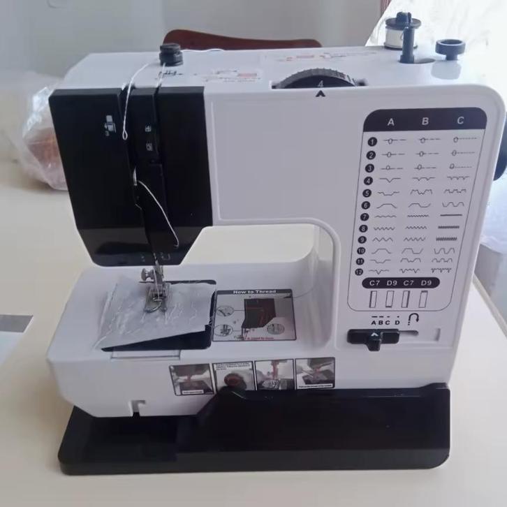 Mini machine à coudre électrique – Facile à utiliser, Hobby & Loisirs créatifs, Machines à coudre & Accessoires, Neuf, Machine à coudre