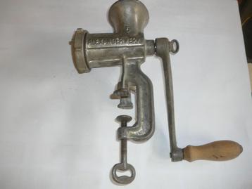 Ancienne machine a viande, Enlèvement