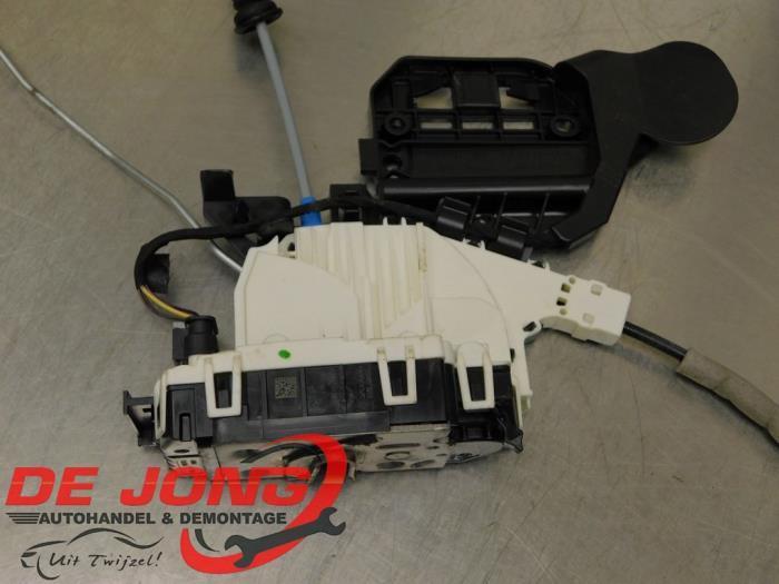 Serrure portière mécanique 4portes arrière droite d'un Me, Autos : Pièces & Accessoires, Carrosserie & Tôlerie, Mercedes-Benz