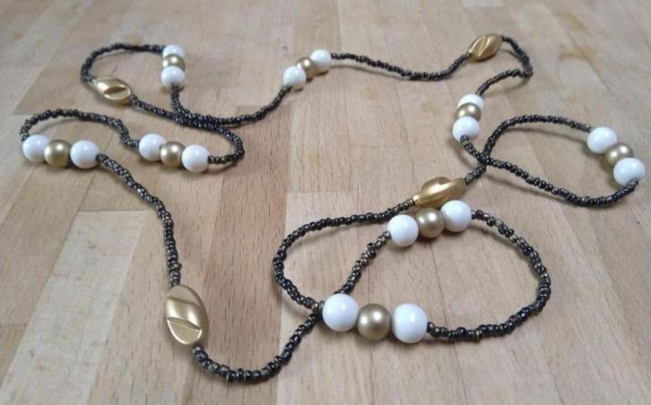 Halssnoer in plastic jaren 1990, Handtassen en Accessoires, Kettingen, Zo goed als nieuw, Kunststof, Zwart, Ophalen of Verzenden