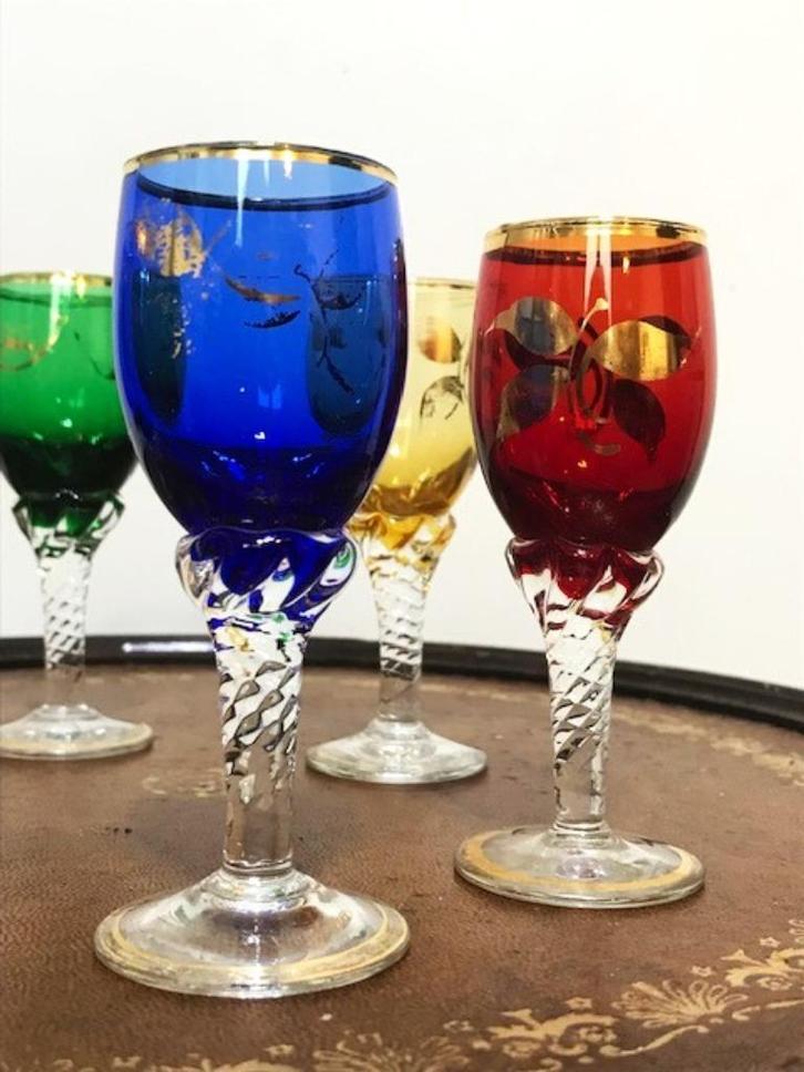 Kristal Gekleurd Glazen met Karaf  Antiek ✨😍🍾💎💑🎁🤗👌, Antiek en Kunst, Antiek | Glaswerk en Kristal, Ophalen of Verzenden