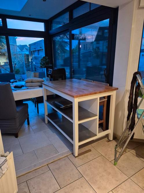 Keukentafel met 2 krukjes, Huis en Inrichting, Tafels | Eettafels, Zo goed als nieuw, Ophalen