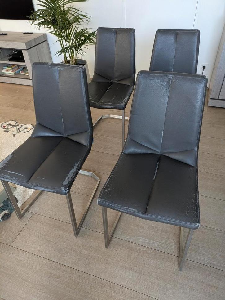 GRATIS: 6 eetkamerstoelen - xooon - gebruikte staat, Huis en Inrichting, Stoelen, Gebruikt, Vijf, Zes of meer stoelen, Overige materialen