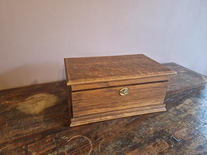 Massief eiken Arts & Crafts doos 1910, Antiek en Kunst, Antiek | Woonaccessoires, Ophalen of Verzenden