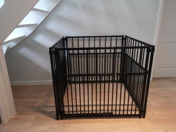 Stevige puppyren met 4 panelen (nieuwstaat)  beschikbaar voor biedingen