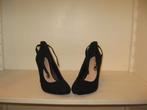 zwarte hakjes met bandje rond enkel, Vêtements | Femmes, Chaussures, Neuf, Enlèvement ou Envoi, Chaussures à haut talons, Noir