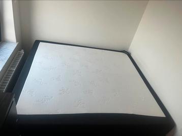 Boxspring zonder hoofdbord beschikbaar voor biedingen