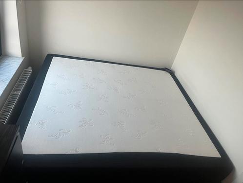 Boxspring zonder hoofdbord, Huis en Inrichting, Slaapkamer | Boxsprings, Zo goed als nieuw, 180 cm, 200 cm, Tweepersoons, Zwart