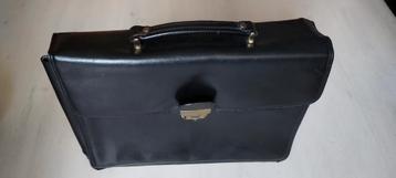 Aktentas in LEDEREN zwart kleur, Handtassen en Accessoires, Tassen | Schooltassen, Ophalen, 30 tot 40 cm, Minder dan 30 cm, Zwart