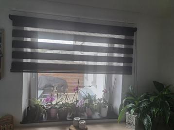 store jour/nuit de 1.56m sur 1.46m beschikbaar voor biedingen