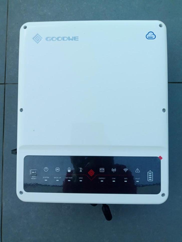 Omvormer GoodWe GW5000-EH, Doe-het-zelf en Bouw, Zonnepanelen en Toebehoren, Zo goed als nieuw, Overige typen, 200 wattpiek of meer