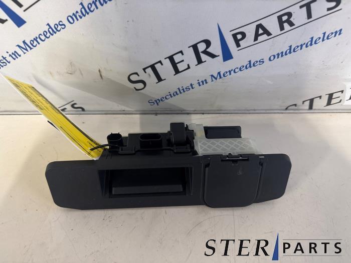 Handgreep Achterklep van een Mercedes Vito, Auto-onderdelen, Carrosserie, Mercedes-Benz, Gebruikt, 3 maanden garantie, Ophalen of Verzenden