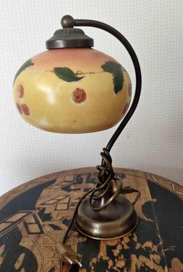 Zeer mooie antieke glazen lamp
