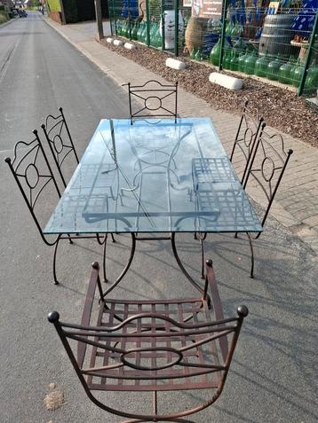 Mooie smeedijzeren tafel met 6 bijhorende stoelen TOPSTAAT!