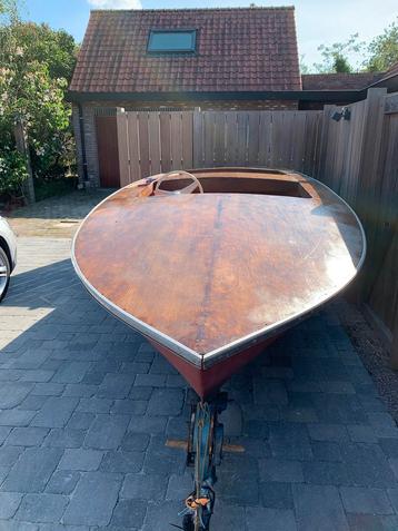 Klassieke houten speedboot 4.4m - incl. trailer beschikbaar voor biedingen
