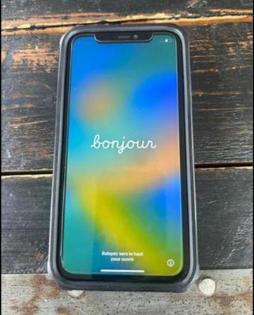 iPhone 11 black 64gb boîte et facture lire annonce !!!