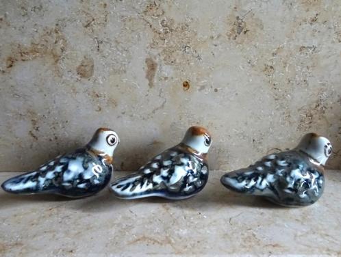 3 petits oiseaux signés Ken Edwards. Mexican Art Tonala, Antiquités & Art, Antiquités | Céramique & Poterie, Enlèvement ou Envoi