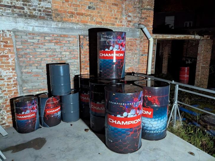 Lege olievaten Champion, Tuin en Terras, Tuintafels, Zo goed als nieuw, Ophalen