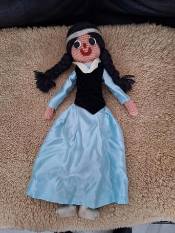 Sneeuwwitje, gehaakt  beschikbaar voor biedingen