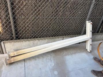 DROOGPALEN 2 stuks MET FLENS VOOR 5 DROOGLIJNEN beschikbaar voor biedingen