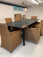 Tafel zwart met 6 rieten stoelen, Ophalen, Zo goed als nieuw