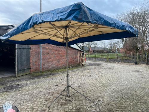 Grote Markt parasol 270 x 330 cm., Jardin & Terrasse, Parasols, Utilisé, Parasol sur pied, Réglable, Étanche, Enlèvement ou Envoi