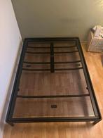 bed en matras, Huis en Inrichting, Slaapkamer | Bedden, Ophalen, Zwart, 140 cm, Zo goed als nieuw
