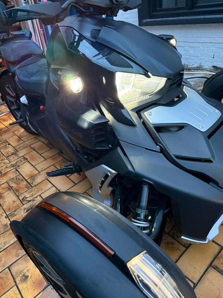 Weg=weg DIKKE Can Am Ryker 900 Rally ZGAN, Motoren, Quads en Trikes, meer dan 35 kW, 4 cilinders, Ophalen of Verzenden