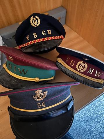 Kepie 4 stuks (post en leger), Ophalen, Overige soorten, Helm of Baret