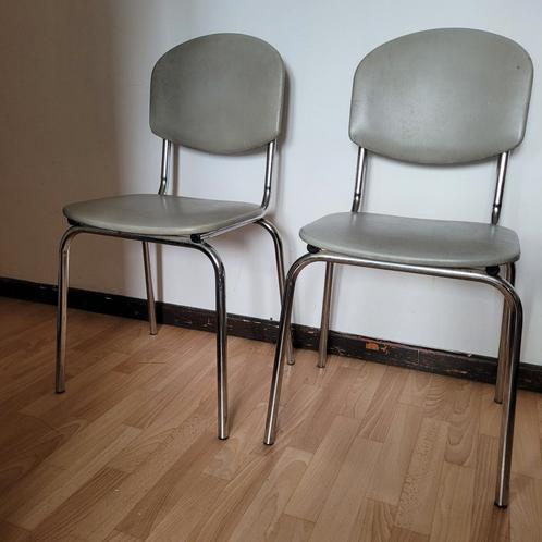 Paar vintage grijze kunstleren stoelen met chromen onderstel, Antiek en Kunst, Antiek | Meubels | Stoelen en Sofa's, Ophalen