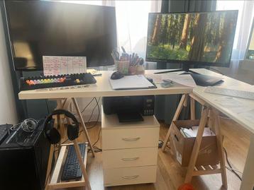 Buro IKEA  beschikbaar voor biedingen