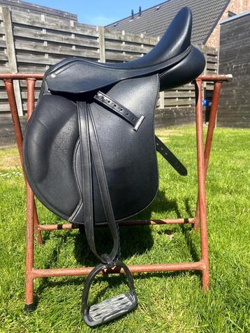 Wintec 500 veelzijdigheidszadel, Dieren en Toebehoren, Ophalen, Zo goed als nieuw, Recreatie