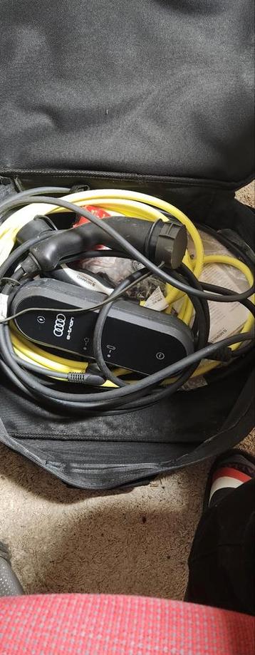 Universele Audi-oplader  beschikbaar voor biedingen