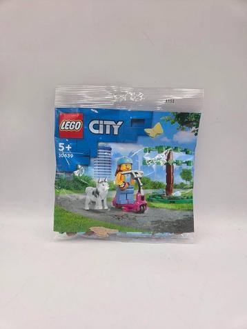 Lego City 30639 Dog Park and Scooter polybag beschikbaar voor biedingen