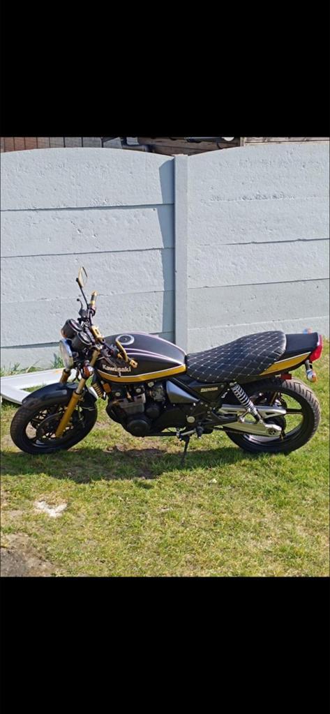 Oltimer Kawasaki Zephyr 550 cc “”GEEN KOERIER DIENSTEN”, Motoren, Motoren | Yamaha, Particulier, Toermotor, 12 t/m 35 kW, 4 cilinders