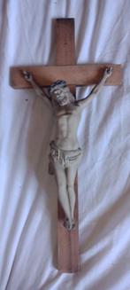 Crucifix bois et métal 22x50x6, Antiquités & Art, Enlèvement ou Envoi