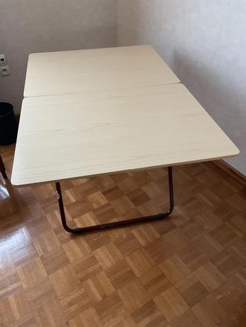 Campingtafel beschikbaar voor biedingen