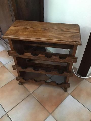 Houten wijnrek  beschikbaar voor biedingen