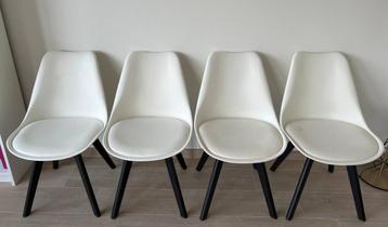 4 chaises de salle à manger Juntoo look cuir blanc