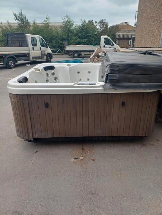 Jacuzzi gratis geleverd geplaatst. 1j garantie, Tuin en Terras, Zwembad-toebehoren, Ophalen of Verzenden