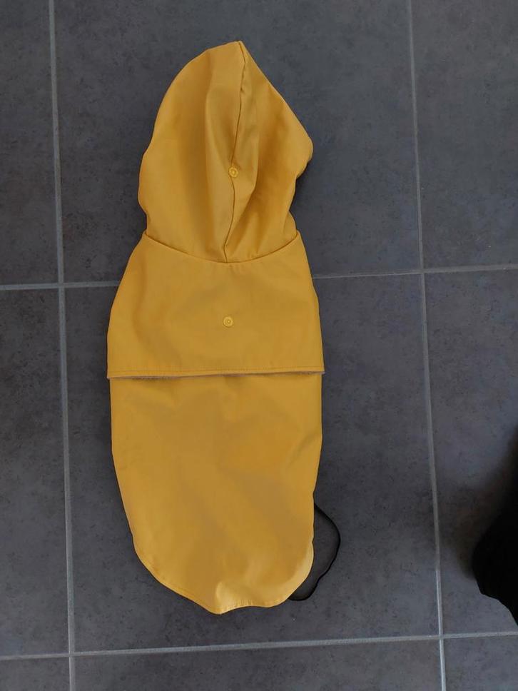 Regenjas hond geel 51DegreesNorth rainy coat maat 42, Dieren en Toebehoren, Hondenkleding, Nieuw, Hondenjas, Ophalen