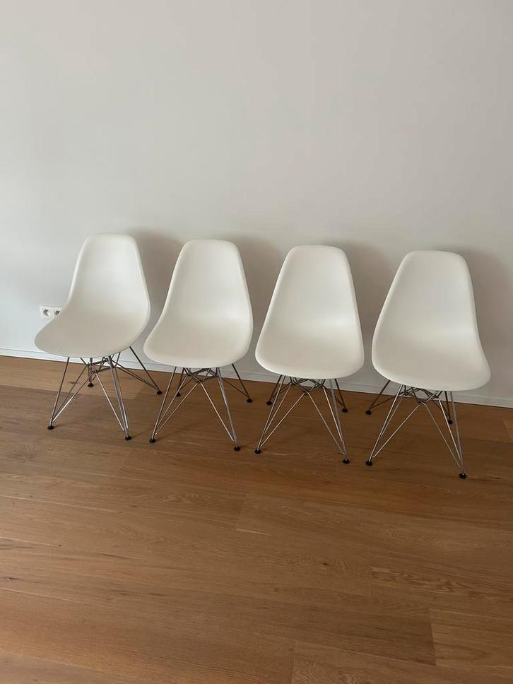 4x VITRA Eames Plastic Chair DSR, Maison & Meubles, Chaises, Comme neuf, Blanc, Enlèvement