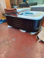Elke jacuzzi. 2000. Gratis geleverd geplaatst, Tuin en Terras, Ophalen of Verzenden, Zo goed als nieuw