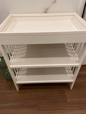 Verzorgingstafel baby - goede staat beschikbaar voor biedingen